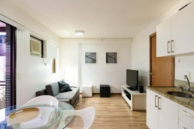 Flat No Leblon Na Quadra Da Apartamento